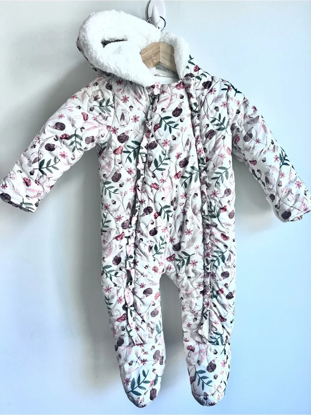 Primark White Woodland Nature Quilted Baby Snowsuit One-Piece with Hood 9-12 mon